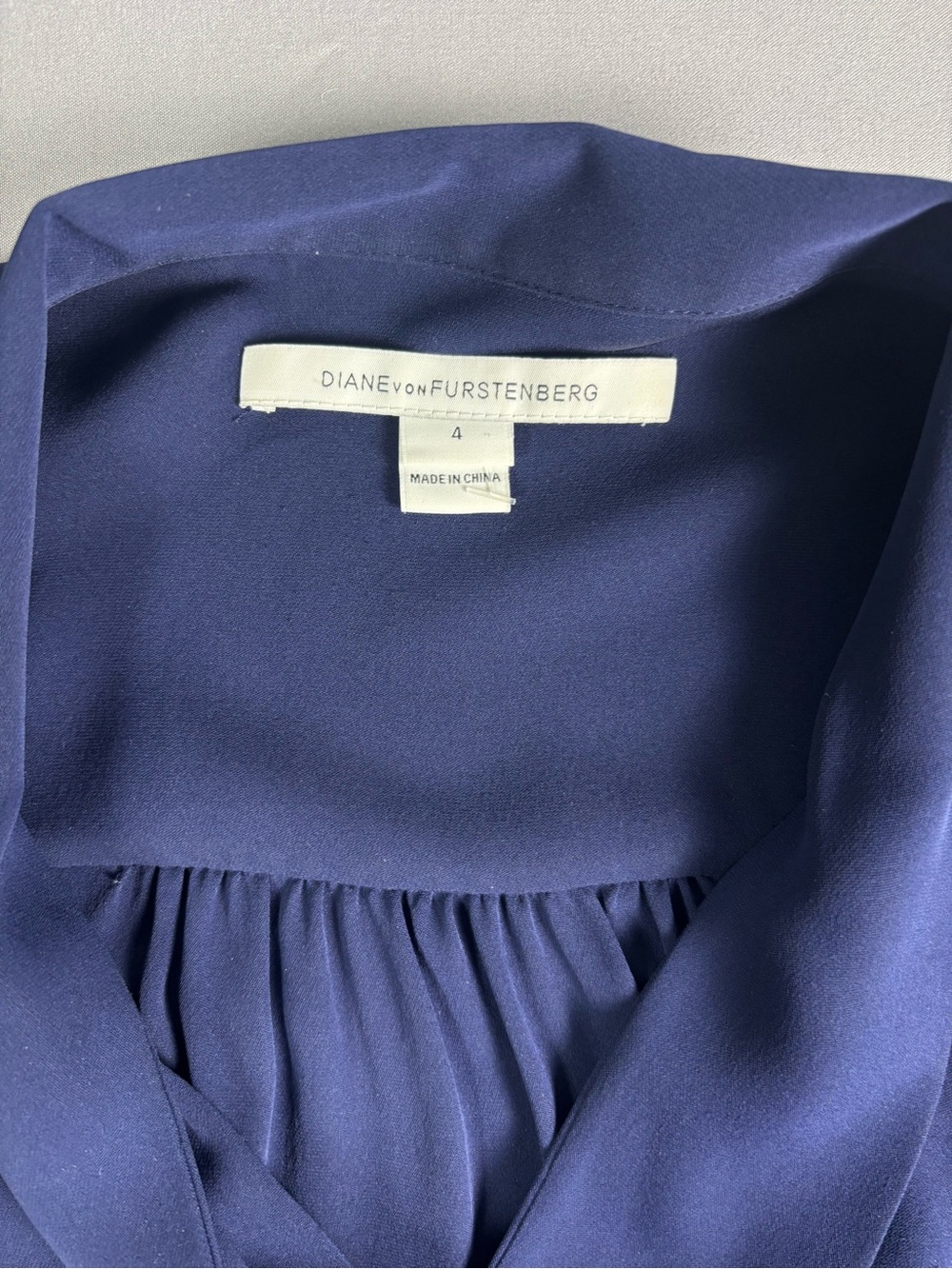Diane Von Furstenberg 100% Silk Blouse Size 4 Navy Tie-Neck NWOT - Picture 7 of 15